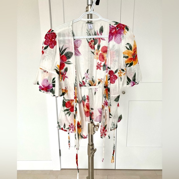 Wrap-Around Short Sleeve Floral Blouse - Linen - XS - Picture 5 of 9